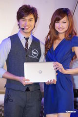 组图：陈柏霖视频聊天维系感情 工作中过白色情人节