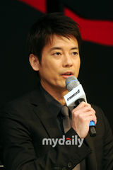 组图：韩彩英等出席《Strangers 6》发布会