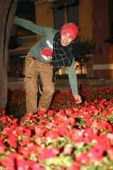 组图：王小毅上演自编自导光棍节主题街拍    