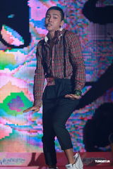 高清组图：陈伟霆喜获两奖 现场劲歌热舞