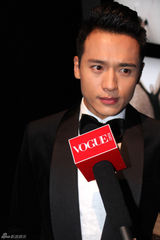 组图：高云翔亮相Vogue庆典 有型有款被赞国际范儿