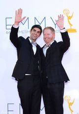 组图：《摩登家庭》男星杰西-泰勒-弗格森携男友秀默契