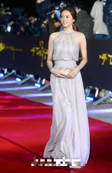 组图：韩国大钟电影节颁奖 高雅拉薄纱礼服亮相