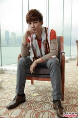 组图：炎亚轮精美写真 享受刻骨铭心恋爱