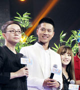 组图：《金太狼》开播赶场忙 王雷变时尚潮男