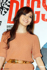 组图：侯佩岑现身台北笑容明媚长裙优雅