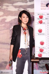 组图：刘若英为新专辑庆功 低调谈婚姻生活