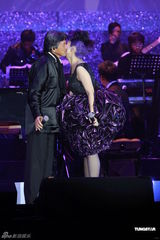 组图：陈洁仪性感亮相音乐会 赵增熹意外遭戏弄