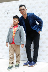 组图：郭涛携子开店捞金 石头叫兽头萌翻全场