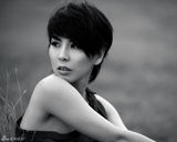 组图：许茹芸《时尚健康》写真 展原始自然美