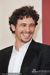 组图：《萨尔》发布会 詹姆斯-弗兰科惹粉丝尖叫