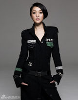 幻灯图：周迅年度封面大盘点 独特魅力成时尚新宠