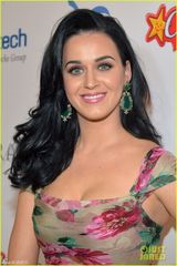 组图：水果姐凯蒂佩里透视花裙豪乳傲人