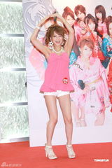 组图：吉泽明步希崎杰西卡亮相 下月将于香港开唱