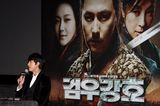 组图：《剑雨》韩国首映 主演郑雨盛帅气亮相