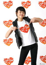 高清图：文根英金强宇携手为慈善 展现温暖笑容