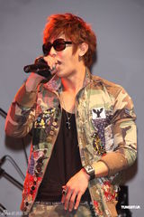 组图：东城卫入伍开暂别演唱会 汪东城担任嘉宾