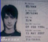 组图：韩庚罕见童年萌照曝光 头戴红帽酷似女孩