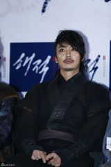 独家：《海盗》雪天开工 孙艺珍霸气雪莉遭绑