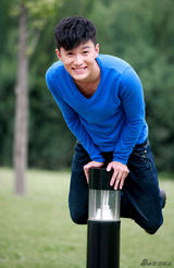 组图：新星代旭写真健康阳光有点萌