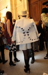 组图：林鹏巴黎时装周玩转换装 梦露造型受追捧