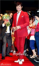 组图：李秉宪出席电影《赤焰战场2》韩国首映