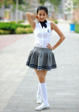 高清组图：“香香公主”颖儿拍清纯校服写真 