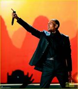 组图：克里斯布朗公告牌现场卖力演唱