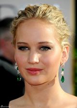 组图：詹妮弗劳伦斯礼服繁花似锦