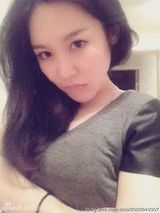 组图：好声音那英组冠军萱萱美艳私照 红唇性感