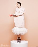 组图：玛丽昂-歌迪亚登杂志秀精致容颜