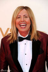 组图：艾美奖红毯 史蒂文-科若卡奴眼神呆滞玩恶搞