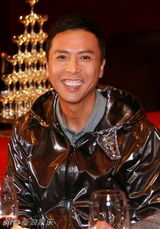 组图：《叶问2》票房破2亿 甄子丹洪金宝谢老婆