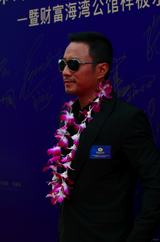 幻灯：张涵予香车美女走三亚 出演宋江父亲支持