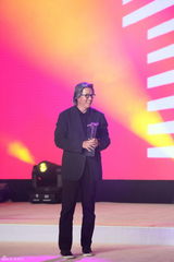 组图：王伟忠分享制作人经验 小眼睛“摆平”剧组