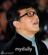 组图：成龙首尔出席《警察故事2013》韩国首映