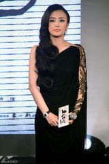 组图：《王的盛宴》“开宴” 秦岚优雅黑裙亮相