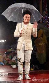 高清组图：金曲奖红毯星光熠熠 那英躲雨不顾形象