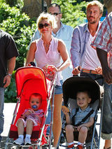 幻灯：《新月》主演含情对视 麦当娜继续南非行