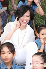 组图：张芸京新造型女人味 传与小煜暧昧粉丝心碎