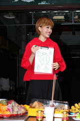 组图：容祖儿睽违11年台北开唱 一身大红烧乌龟