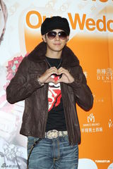 组图：前BAD成员阿BEN闪婚胡瓜到贺 罗志祥否认假唱