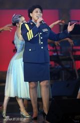 幻灯图集：老中青三代歌手齐聚六十年金曲盛典