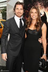 组图：新《蝙蝠侠》首映群星璀璨 海瑟薇宛如公主