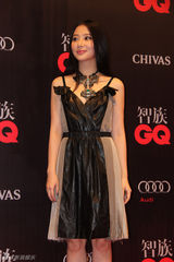 组图：熊乃瑾优雅亮相GQ盛典 新颖造型展典雅气质