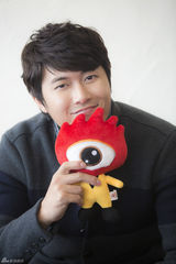 高清组图：韩星在熙对话新浪娱乐