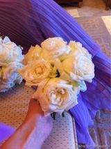 组图：大S纯白婚纱牵手新郎汪小菲出场 甜蜜拥吻