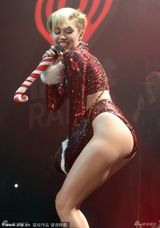 策划：2013明星圣诞装大PK 性感甜美你爱WHO