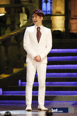 组图：孙浩英《歌剧明星》获胜 严智苑主持礼服抢眼