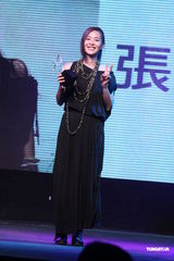 组图：林俊杰获票选人气男艺人 谢谢周杰伦相挺